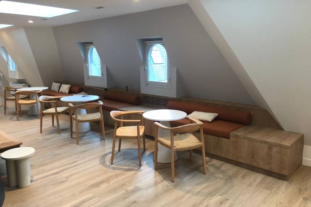 Agencement Deskeo Coworking — Espaces Corporate sur mesure