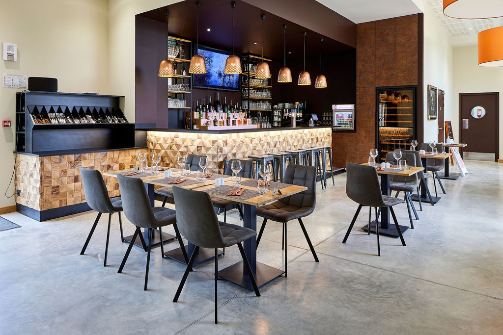 Agencement Orangerie Golf de la Cordelière — Bar & Restaurant sur mesure