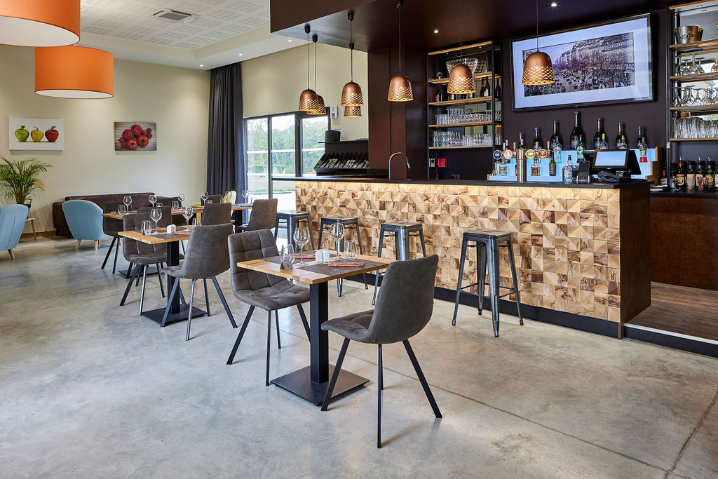 Agencement Orangerie Golf de la Cordelière — Bar & Restaurant — Photo 3